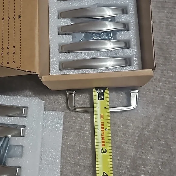 Cabinet pulls - Picture 4 of 5